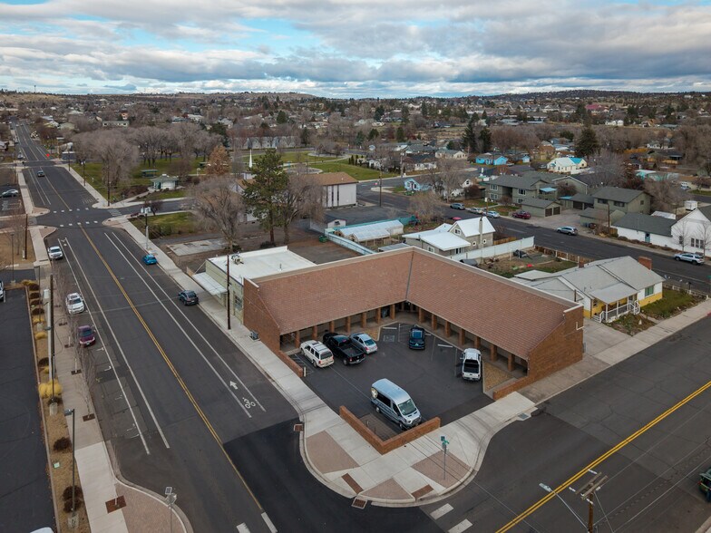 116 SE D St, Madras, OR à vendre - Aérien – Image 1 sur 10