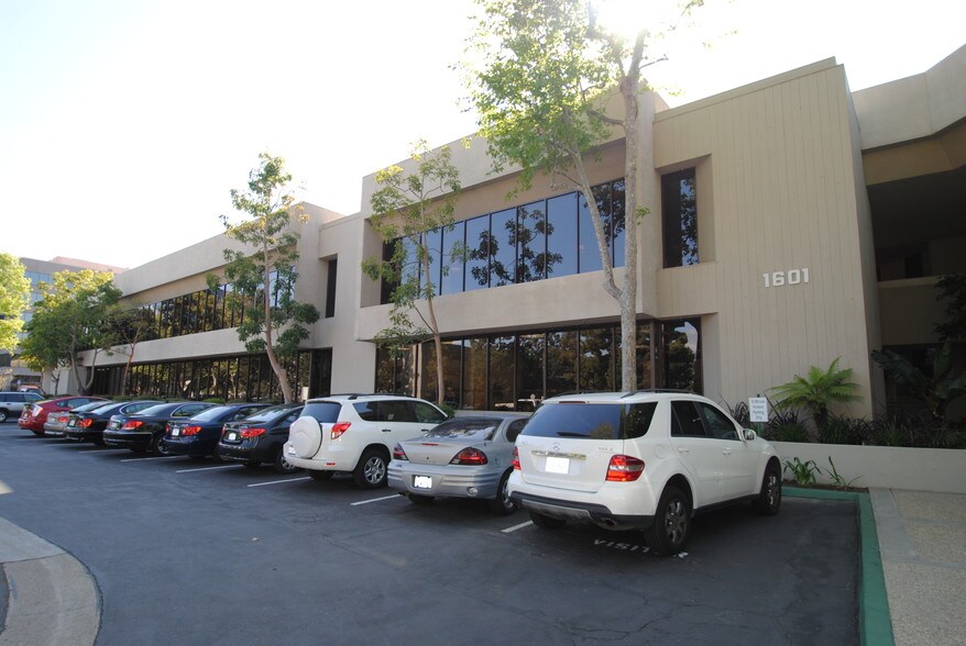1601 Dove St, Newport Beach, CA à louer - Photo de l’immeuble – Image 2 sur 9