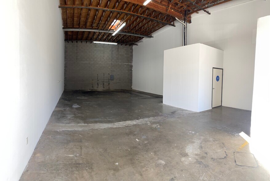 5859 Rosebud Ln, Sacramento, CA à louer - Photo de l’immeuble – Image 3 sur 13