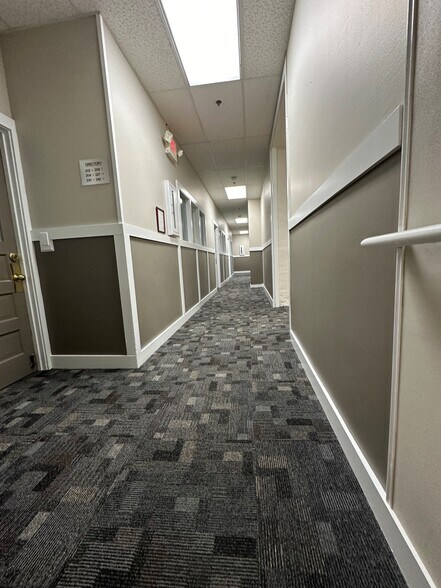 1020 Cedar Ave, St Charles, IL à louer - Photo intérieure – Image 3 sur 11