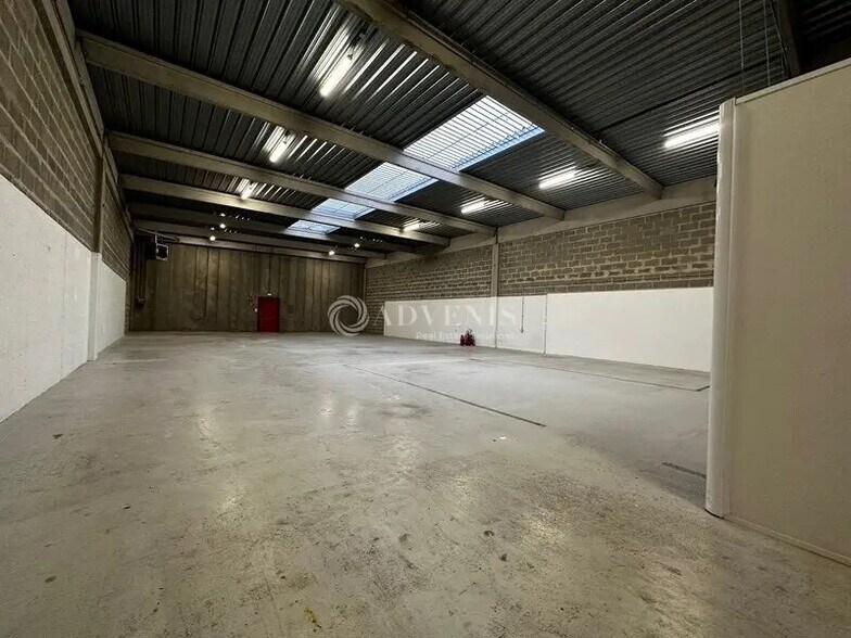 Local d’activités dans Herblay-sur-Seine à louer - Photo de l’immeuble – Image 1 sur 12