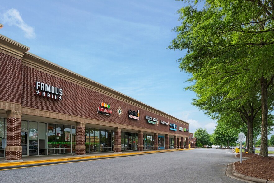 655 Fairview Rd, Simpsonville, SC à louer - Photo de l’immeuble – Image 3 sur 9