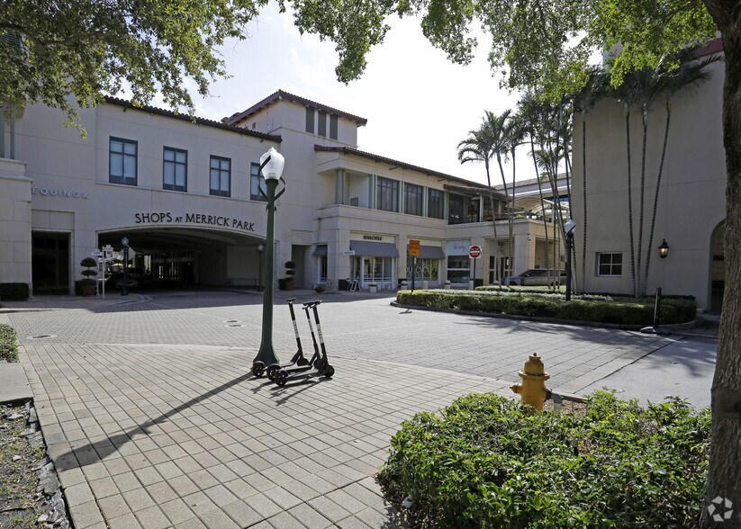 4310 Ponce De Leon Blvd, Coral Gables, FL à louer - Photo de l’immeuble – Image 2 sur 2