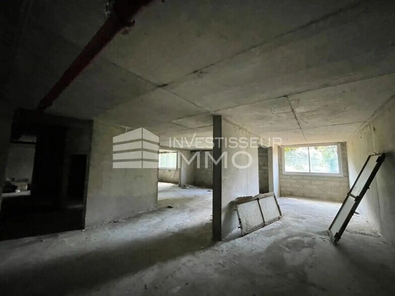 Local d’activités dans Villejuif à louer - Photo de l’immeuble – Image 3 sur 4
