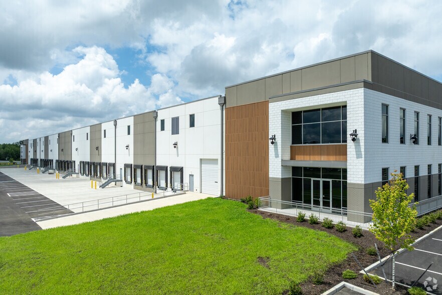 500 Halls Mill Rd, Freehold, NJ à louer - Photo de l’immeuble – Image 1 sur 29
