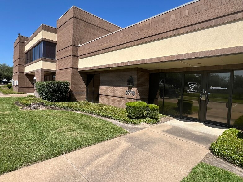 9776 Whithorn Dr, Houston, TX à louer - Photo de l’immeuble – Image 2 sur 73