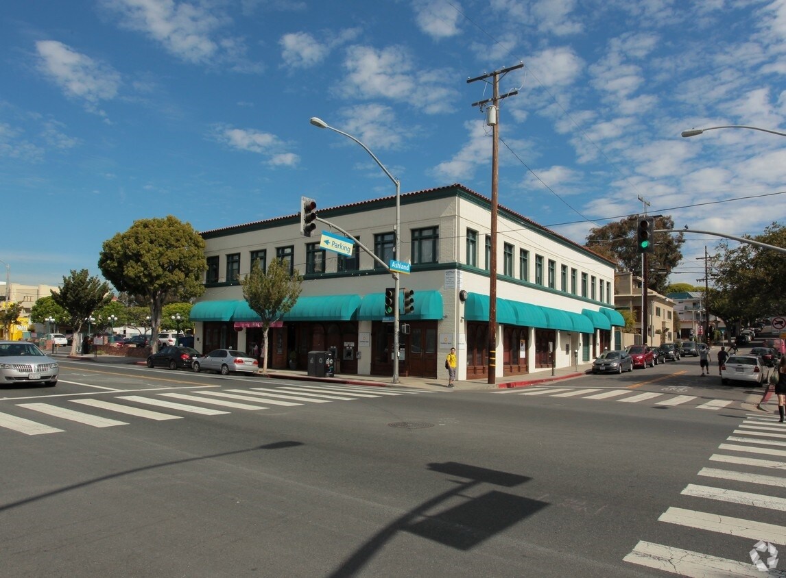 2823-211 Main St, Santa Monica, CA à louer Photo de l’immeuble– Image 1 sur 24