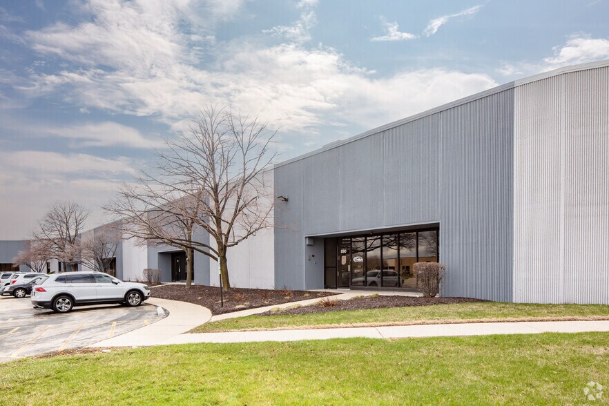 890 Supreme Dr, Bensenville, IL à louer - Photo de l’immeuble – Image 1 sur 10