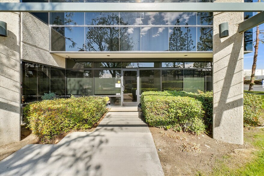 10201 Trademark St, Rancho Cucamonga, CA à louer - Photo de l’immeuble – Image 2 sur 7