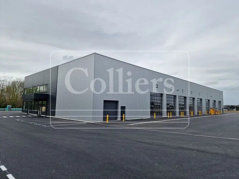 Local d'activités dans Cabannes à vendre - Photo de l’immeuble – Image 2 sur 3