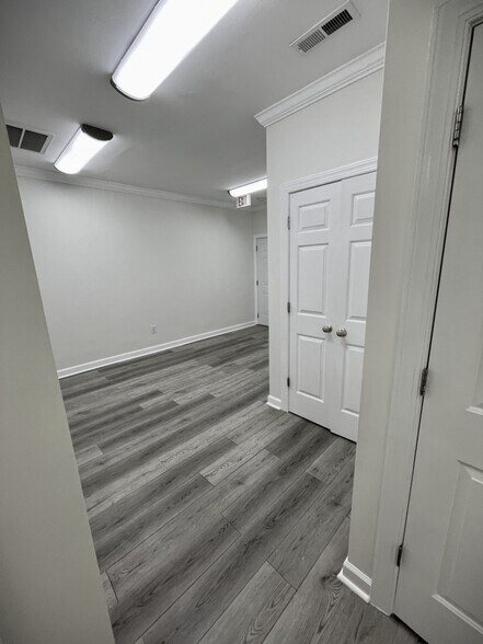 8402 Six Forks Rd, Raleigh, NC à louer - Photo intérieure – Image 3 sur 18