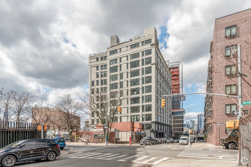 475 Kent Ave, Brooklyn, NY à louer - Photo de l’immeuble – Image 2 sur 6