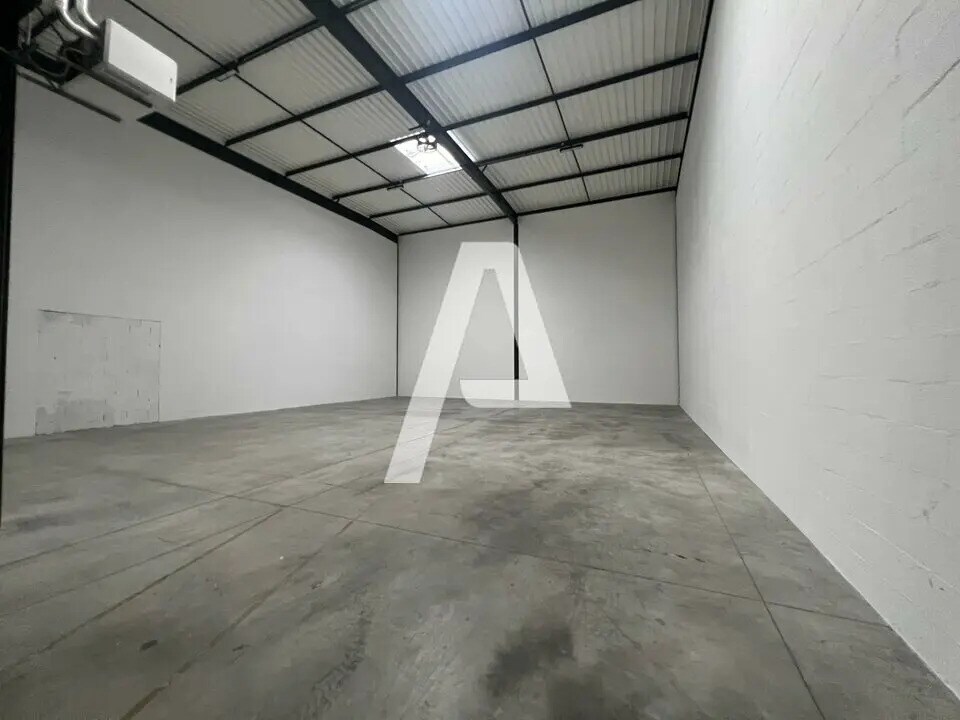 Local d’activités dans Lieusaint à louer Photo intérieure– Image 1 sur 6