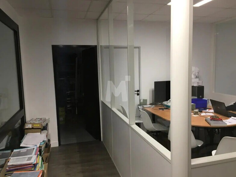 Local d’activités dans Évry-Courcouronnes à louer - Photo de l’immeuble – Image 3 sur 7