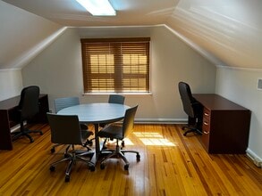 142 Queen St, Southington, CT à vendre Photo intérieure– Image 2 sur 3