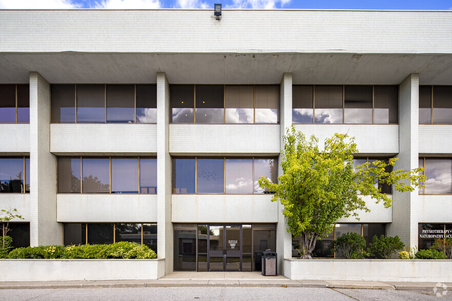 885 Don Mills Rd, Toronto, ON à louer - Photo de l’immeuble – Image 3 sur 6
