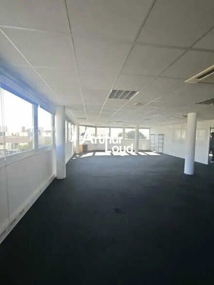 Bureau dans Villeneuve-Loubet à louer - Photo de l’immeuble – Image 2 sur 10