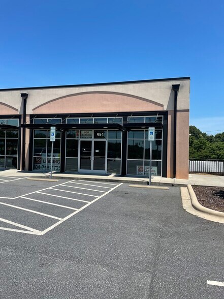 954-958 US Highway 70 SW, Hickory, NC à louer - Photo de l’immeuble – Image 2 sur 10