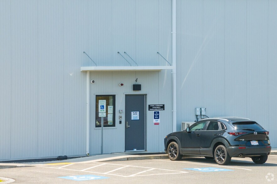 5-7 Industrial Rd, Milford, MA à vendre - Photo de l’immeuble – Image 2 sur 5