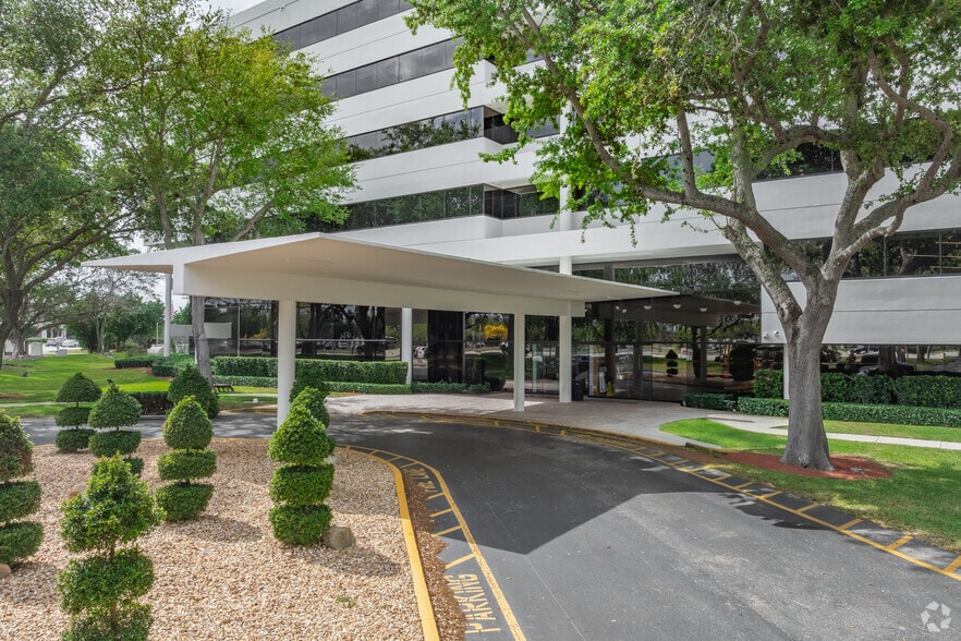 1901 W Cypress Creek Rd, Fort Lauderdale, FL à louer - Photo de l’immeuble – Image 3 sur 10