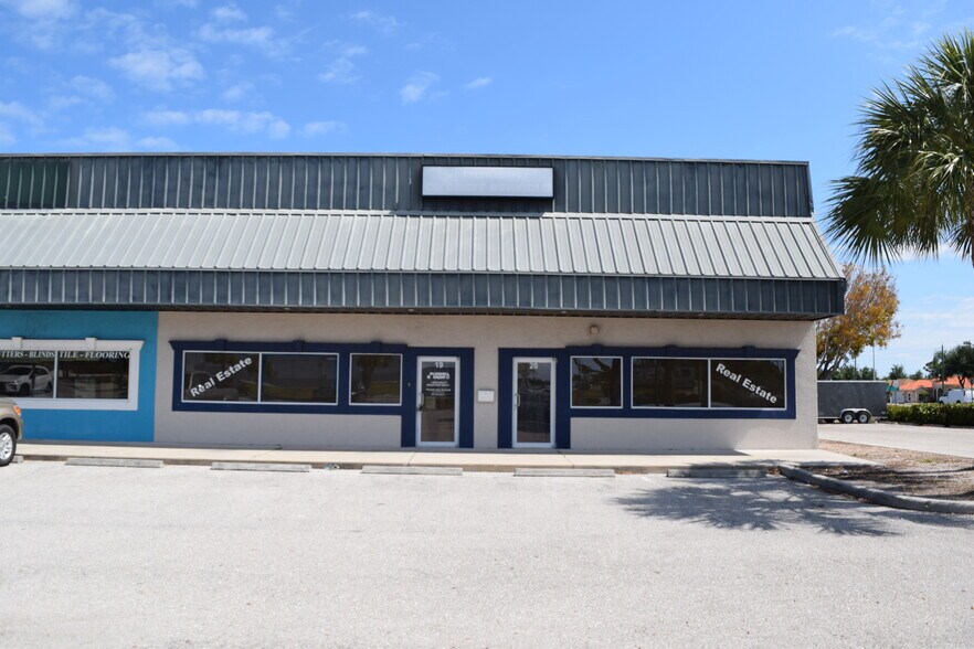 31 Chailett Rd, Rotonda West, FL à louer - Photo de l’immeuble – Image 2 sur 7