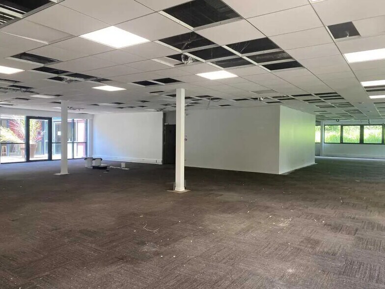 Bureau dans Saint-Priest à louer - Photo de l’immeuble – Image 3 sur 5