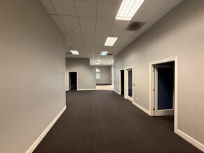 204-210 E Enos Dr, Santa Maria, CA à louer Photo intérieure– Image 2 sur 7