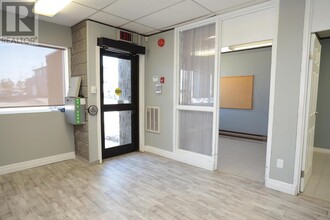 105 White Oak Dr E, Sault Ste Marie, ON à louer Photo de l’immeuble– Image 2 sur 2