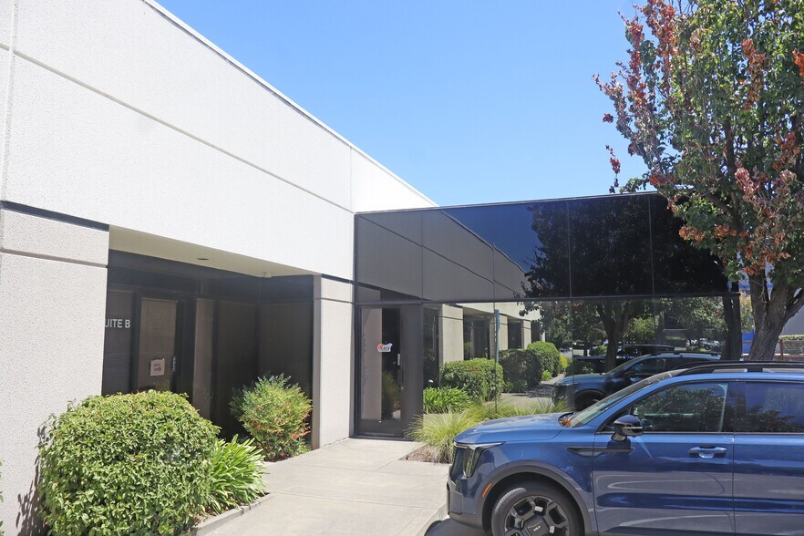 5610 Skylane Blvd, Santa Rosa, CA à louer - Photo de l’immeuble – Image 3 sur 4