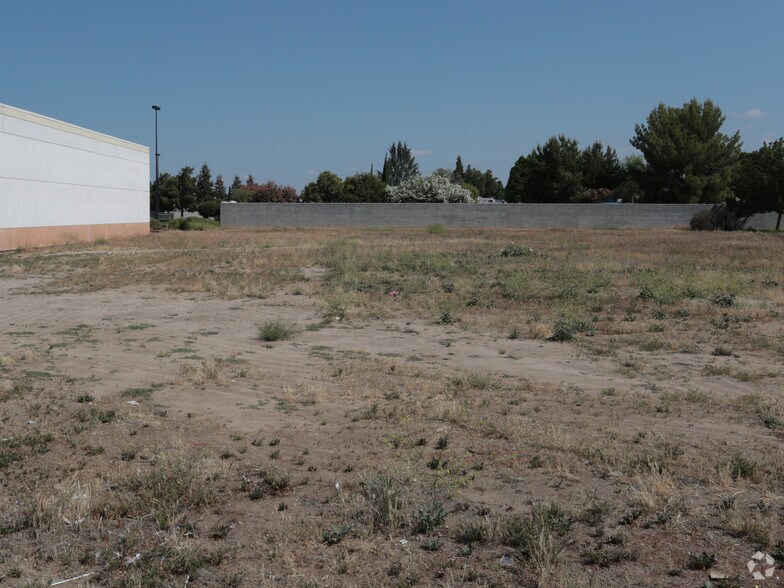 W Shaw Ave, Clovis, CA à louer - Photo de l’immeuble – Image 3 sur 5