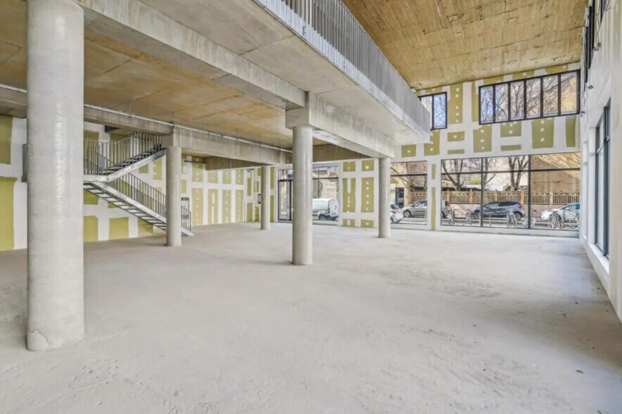 Local d’activités dans Villeurbanne à louer - Photo de l’immeuble – Image 1 sur 8