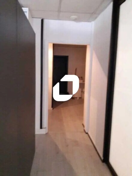 Bureau dans Lormont à vendre - Photo de l’immeuble – Image 2 sur 13