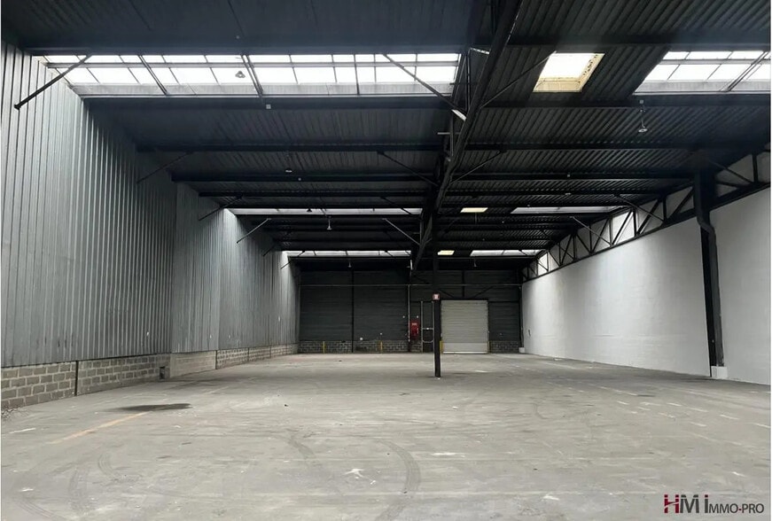 Industriel/Logistique dans Saint-Étienne-du-Rouvray à louer - Photo de l’immeuble – Image 2 sur 5