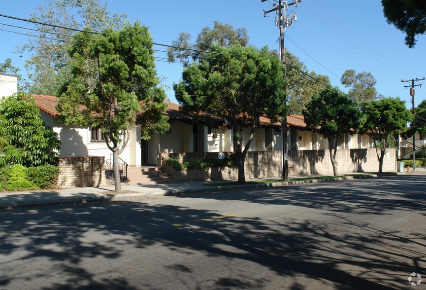 23 Hitchcock Way, Santa Barbara, CA à louer - Photo de l’immeuble – Image 2 sur 7