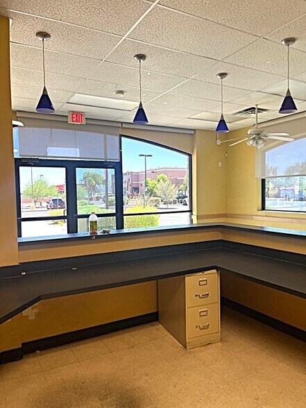 1804 W Elliot Rd, Tempe, AZ à vendre - Photo de l’immeuble – Image 2 sur 8