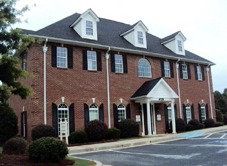 4729 Peachtree Industrial Blvd, Berkeley Lake, GA à louer - Photo de l’immeuble – Image 3 sur 12