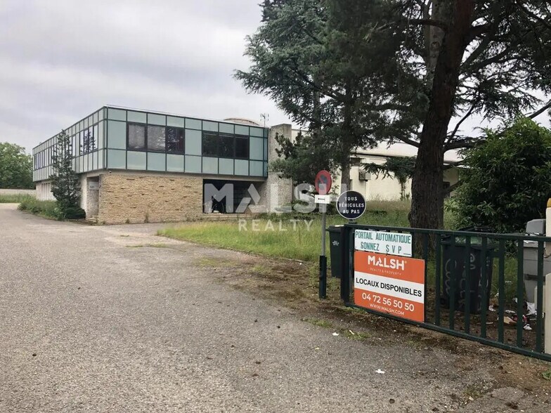 Local d’activités dans Décines-Charpieu à louer - Photo de l’immeuble – Image 1 sur 22