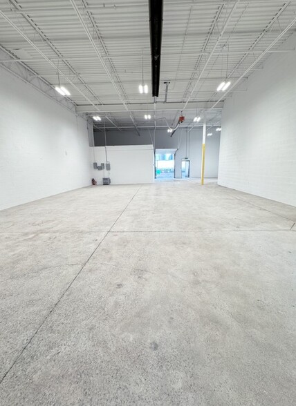 975 Mid-Way Blvd, Mississauga, ON à louer - Photo intérieure – Image 3 sur 7