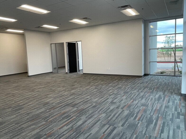 1710 E Germann Rd, Chandler, AZ à louer - Photo de l’immeuble – Image 2 sur 9