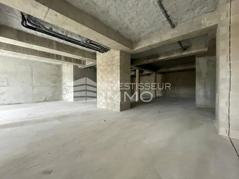 Local commercial dans Melun à louer - Photo de l’immeuble – Image 1 sur 4