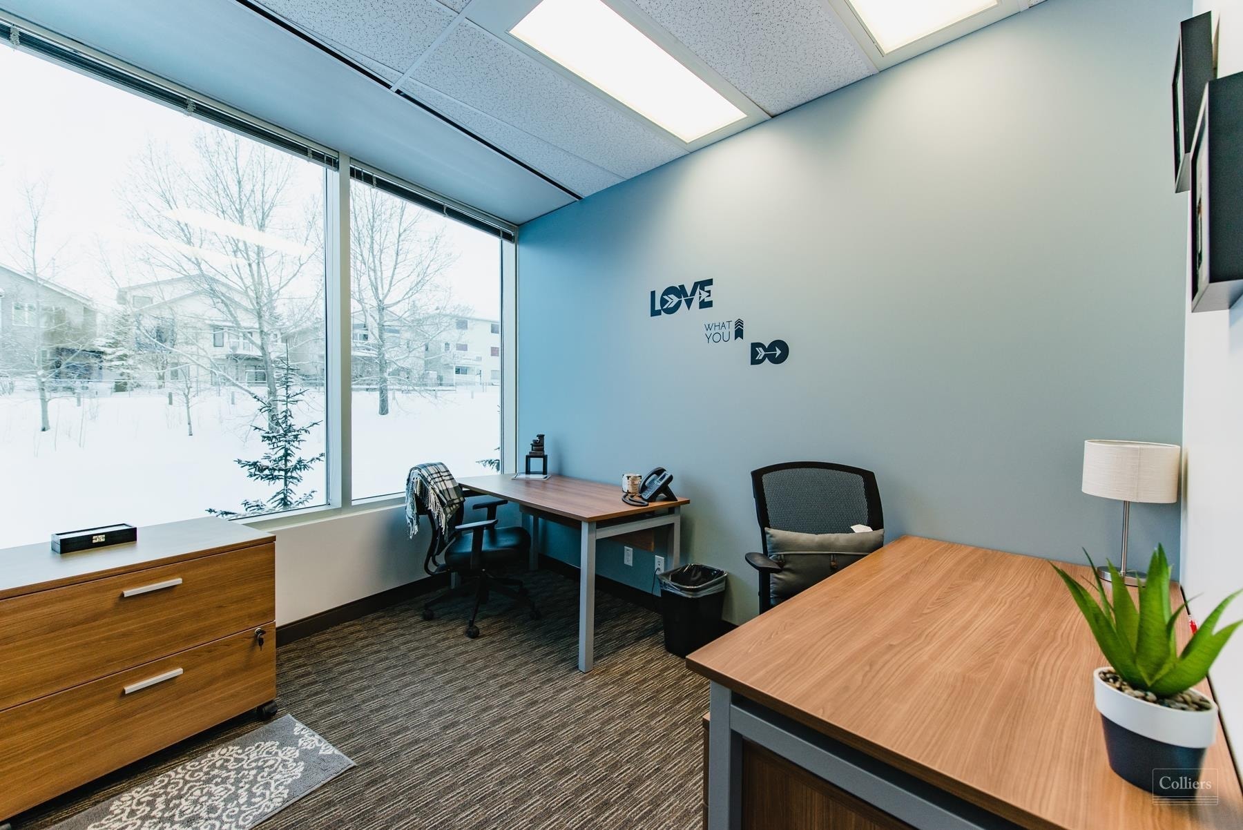 600 Crowfoot Cres NW, Calgary, AB à louer Photo intérieure– Image 1 sur 4