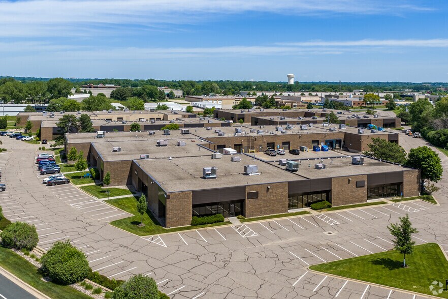 1301 Corporate Center Dr, Eagan, MN à louer - Photo de l’immeuble – Image 1 sur 13