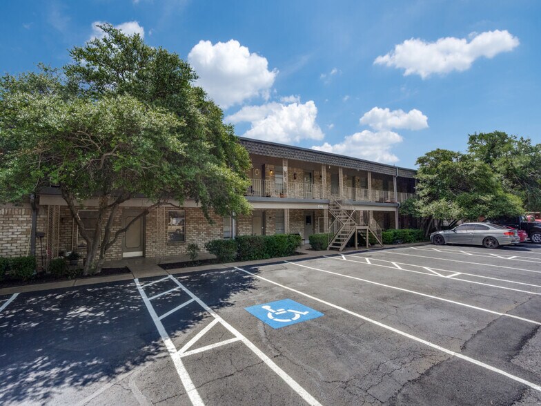 1507 E 15th St, Plano, TX à vendre - Photo de l’immeuble – Image 2 sur 24
