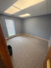 5205 N Ironwood Ln, Milwaukee, WI à louer Photo intérieure– Image 2 sur 2