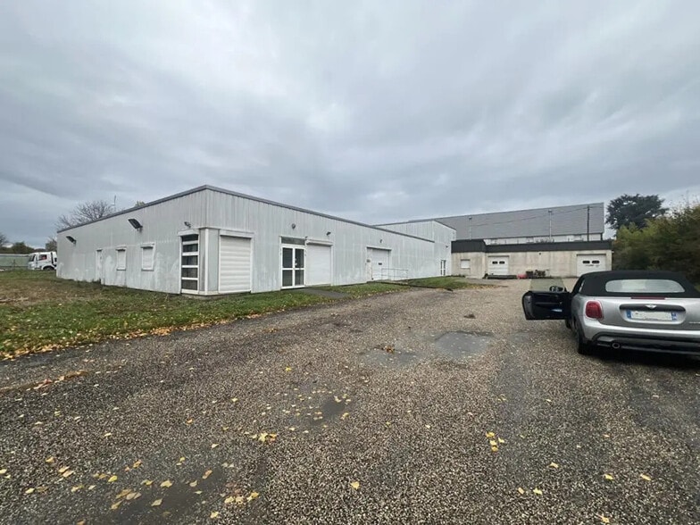 Local d'activités dans Pont-Évêque à vendre - Photo de l’immeuble – Image 2 sur 4