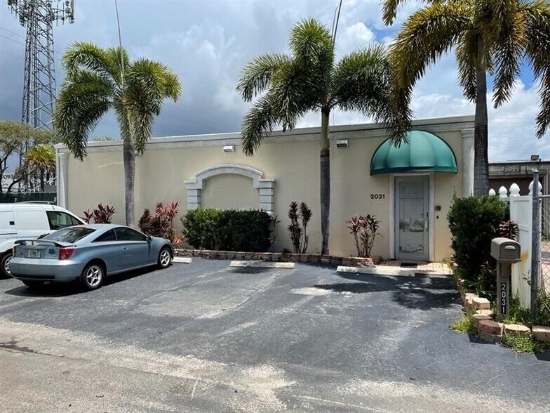 2031 NW 22nd St, Pompano Beach, FL à louer - Photo de l’immeuble – Image 1 sur 27