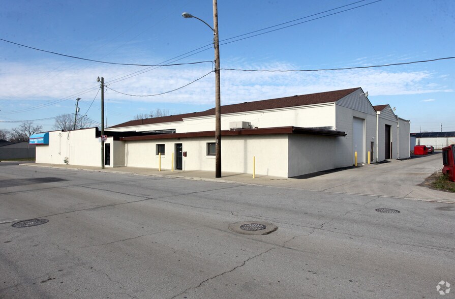 Multi-Tenant Warehouse Opportunity portefeuille de 3 biens à vendre sur LoopNet.fr - Photo principale – Image 3 sur 14