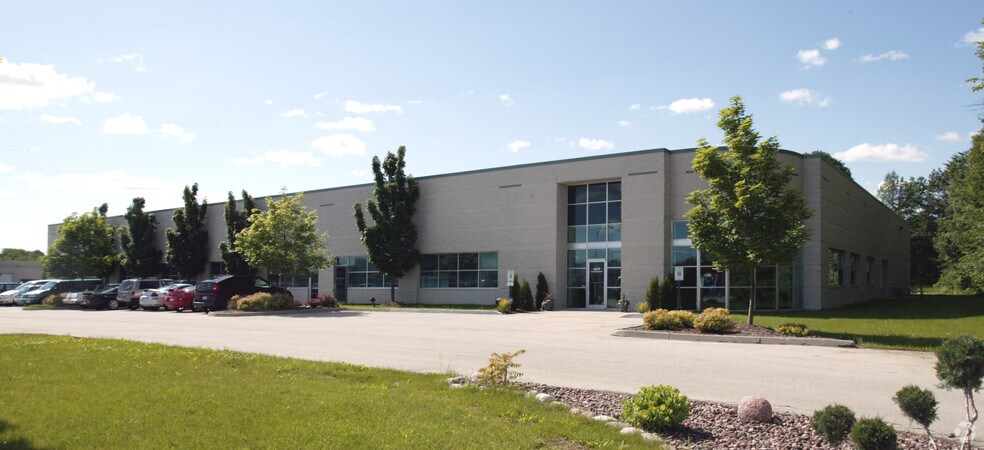 6619 W Calumet Rd, Milwaukee, WI à louer - Photo de l’immeuble – Image 2 sur 4