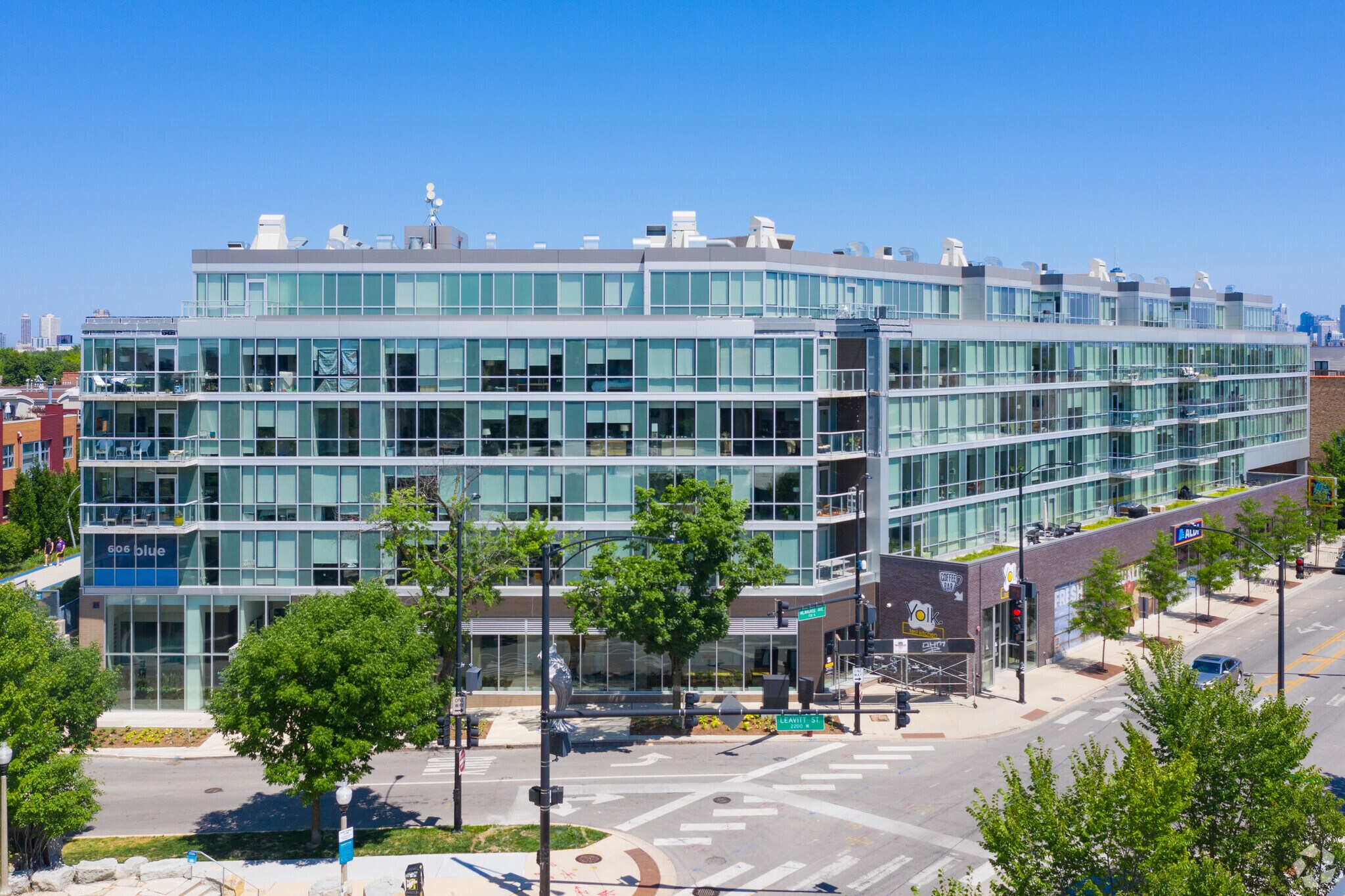 1767 N Milwaukee Ave, Chicago, IL à louer Photo principale– Image 1 sur 47