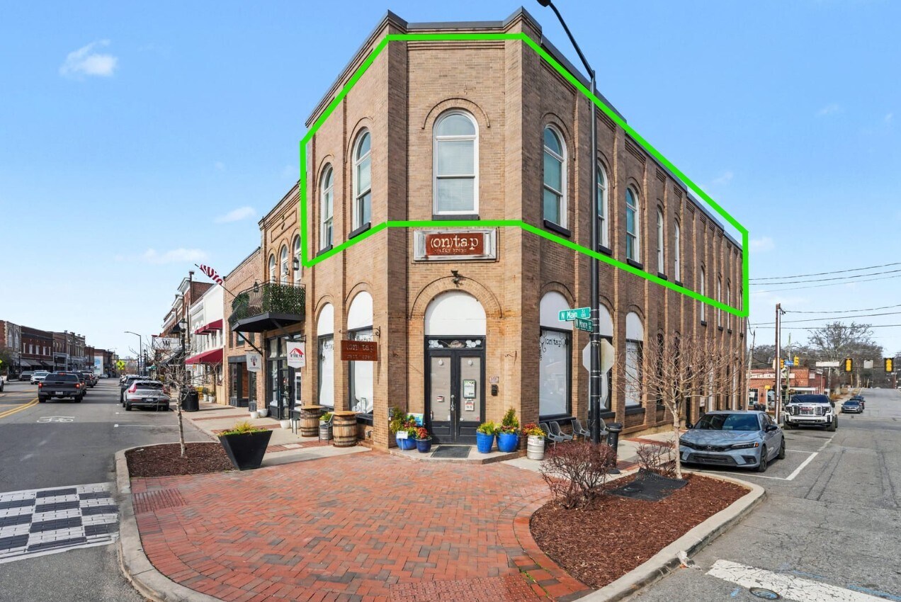 106 W Moore Ave, Mooresville, NC à louer Photo principale– Image 1 sur 17